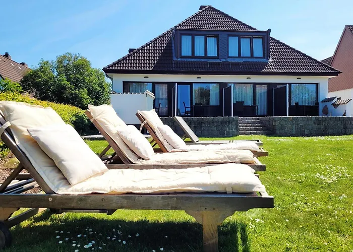 Moderne Ferienunterkunft In Ruhiger Lage Und Nur 7 Gehminuten Vom Strand Entfernt - Hoher Schlafkomfort Und Gartenzugang Fuer Die Ideale Erholung An Der Ostsee